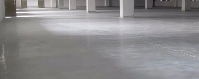 刚做的水泥地面要浇水多长时间