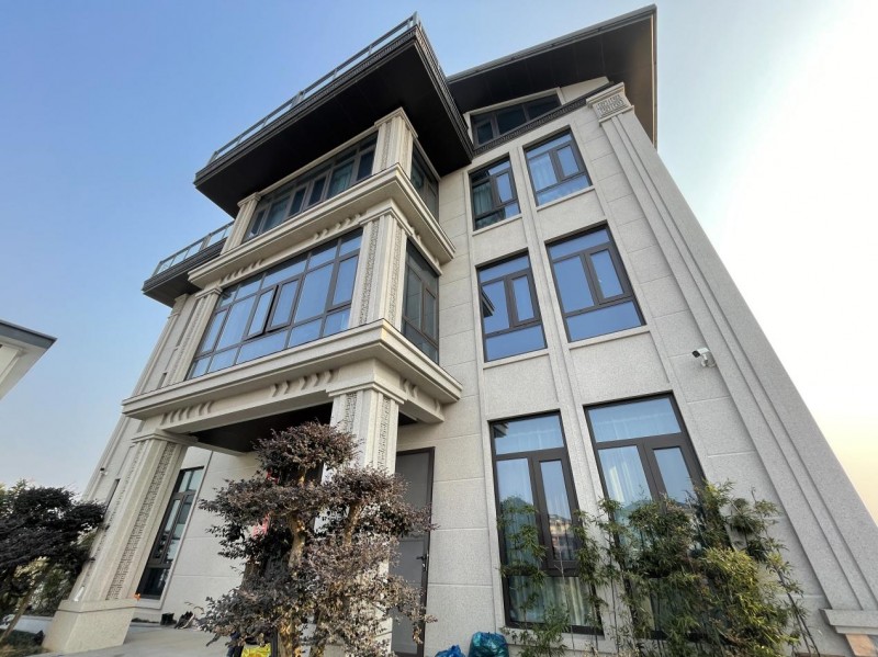 “石”力出众，品质交付：久诺臻工石仿石漆领跑农村别墅新“石”代