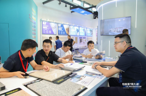 久诺X广州建博会首日盛况丨万人共鉴久诺超耐久外墙，商机无限