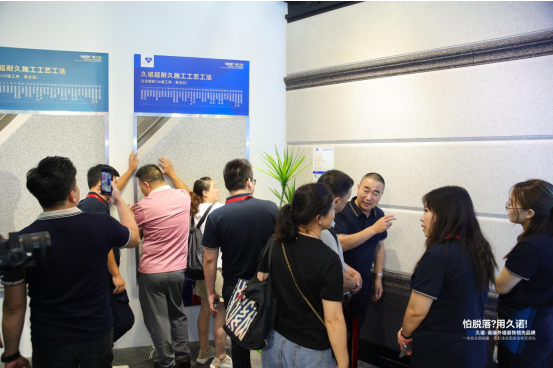高调亮相广州建博会，超耐久外墙尽显久诺外墙专业实力，人气火爆！
