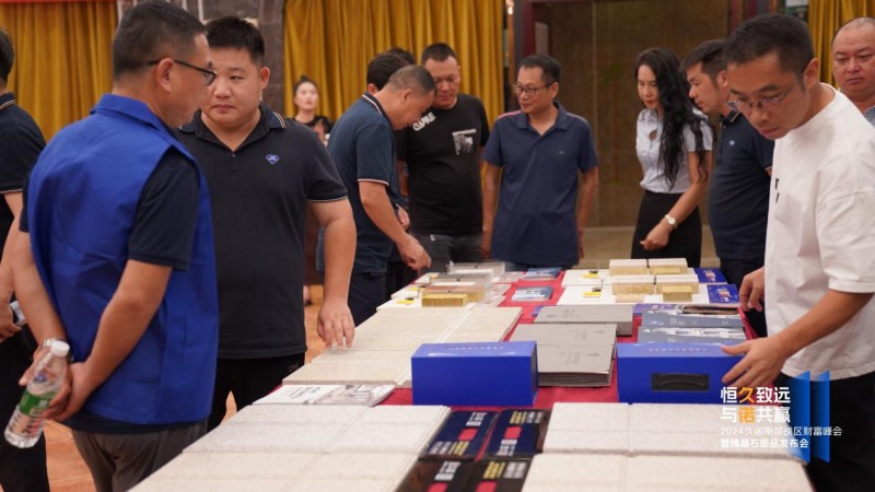 久诺新品仿石漆臻晶石吸引众多客户关注咨询