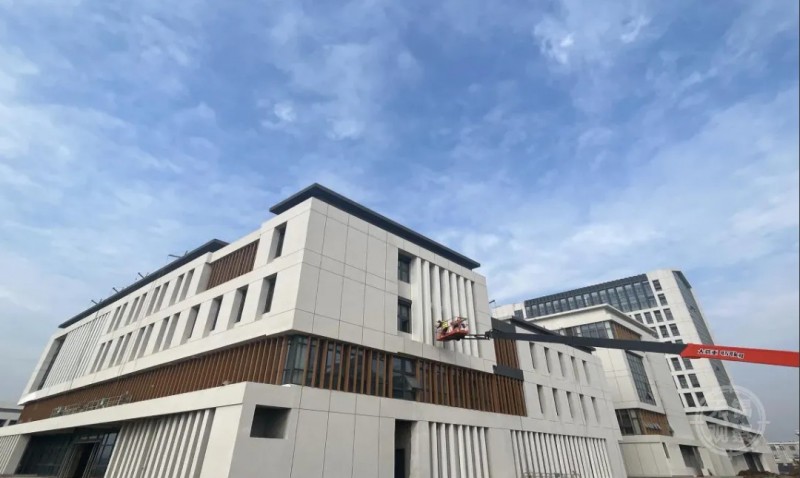 江南大学江阴霞客湾校区外墙施工阶段