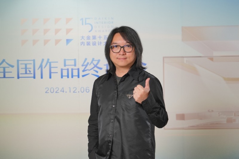梁家健老师合影留念