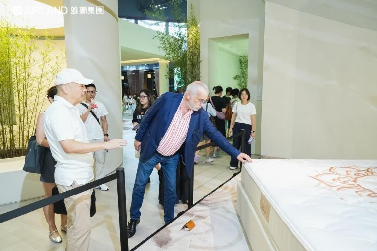 雅兰上海家博会载誉而归，全球品牌矩阵引爆全场