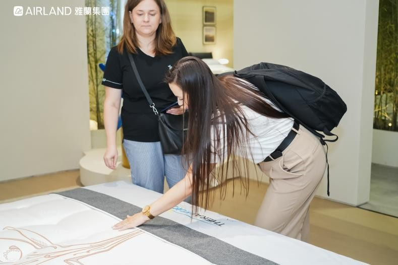 雅兰上海家博会载誉而归，全球品牌矩阵引爆全场